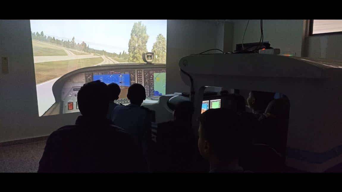 Öğrencilerimize Yönelik Uçak Simülatör Eğitimleri